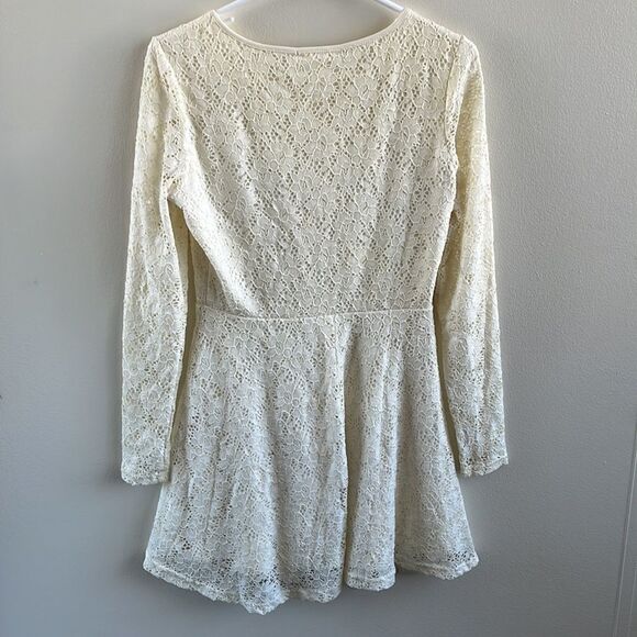 Lacy Off-White Dress - Picture 3 of 3